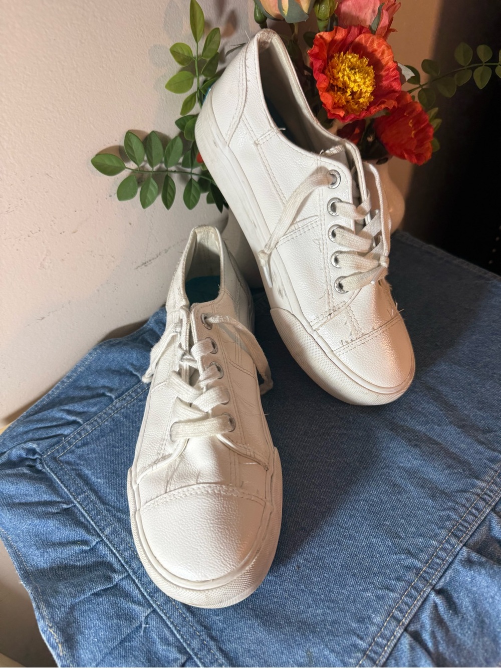 Blowfish White Low-Top Leather Lace-Up Sneakers